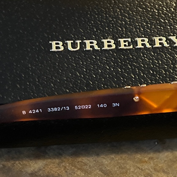 Almost new Burberry sunglasses, brown Made in Italy - Picture 5 of 5